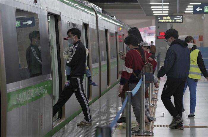 駅での乗降の様子