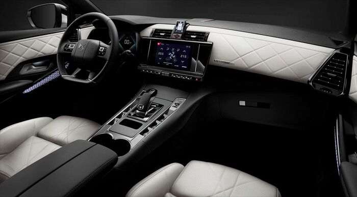 DS AUTOMOBILES「DS 7 クロスバック」