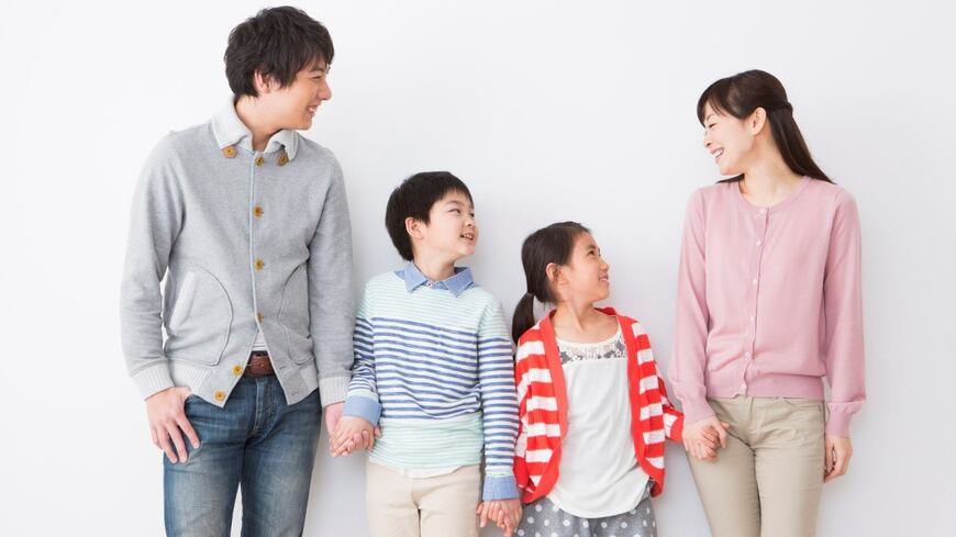「学資保険で子供の教育費を貯めない」とすれば、何でおカネを貯めればいいのか？別の方法がある（写真：Ushico / PIXTA）
