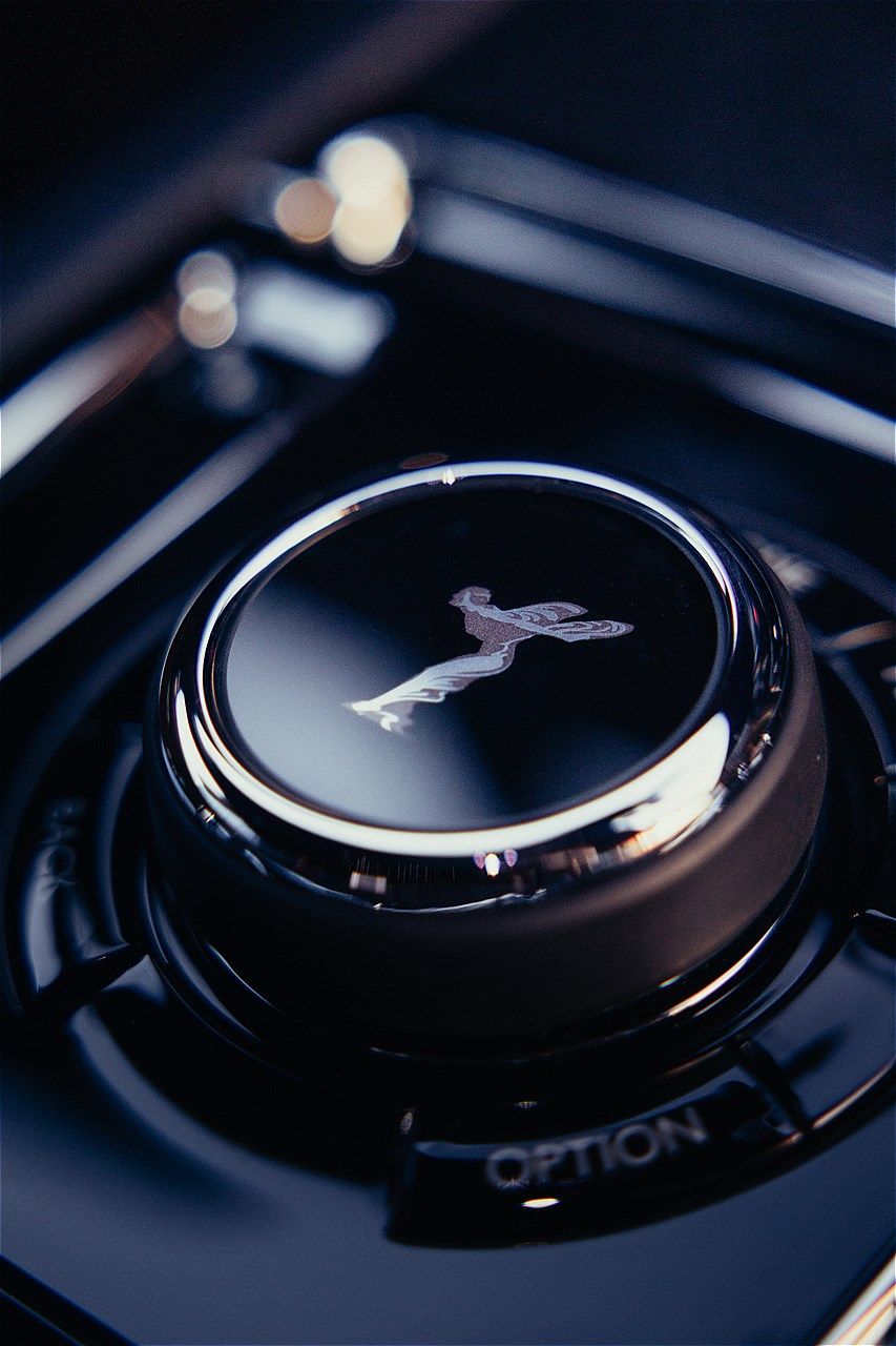 ロールス・ロイス「ブラック・バッジ・スペクター」（写真：ロールス・ロイス・モーター・カーズ）