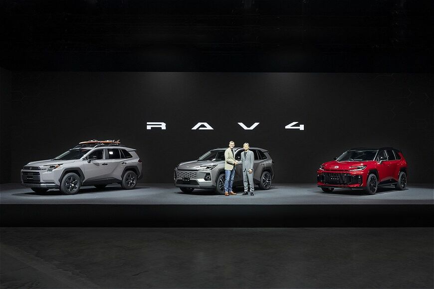 新型RAV4ワールドプレミアの様子（写真：トヨタ自動車）