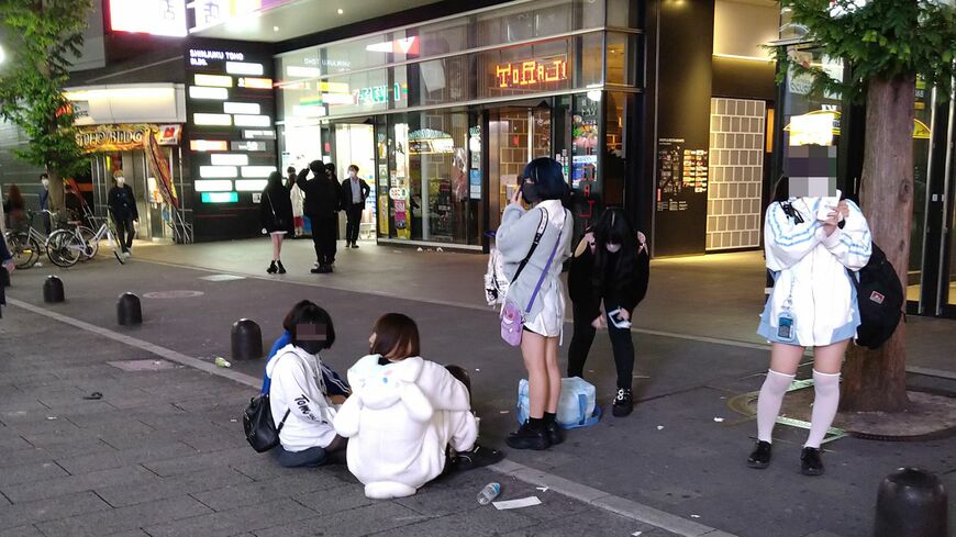 コロナ禍をきっかけに少年少女たちが集まるようになった（筆者撮影）