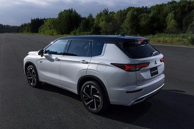 アウトランダーPHEVのリヤスタイリング（写真：三菱自動車工業）