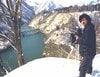 雪晴れの第三只見川橋梁を撮影する筆者