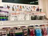 下段に見える秋の限定カラーを含め、ソックスは多くの種類が売られていた（写真／編集部撮影）