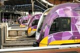 ドイツ製ディーゼルカー「ロードシティ」が並ぶサザンクロス駅（筆者撮影）