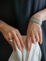 ひとひねり効いたシルバーのジュエリーを