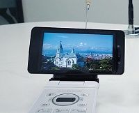 携帯放送争奪戦の勝敗、ドコモとＫＤＤＩが激突！