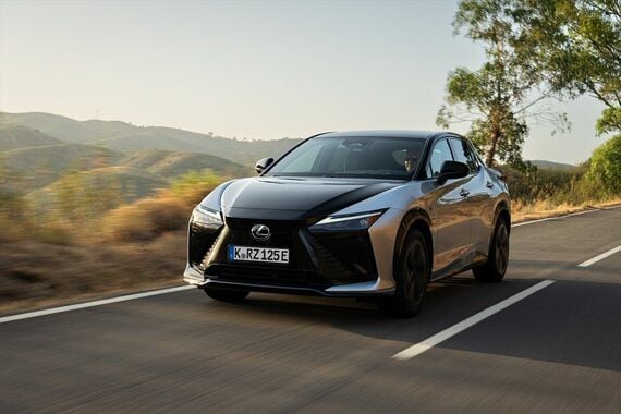 「RZ550e F SPORT」は20インチホイールを履く(写真:Lexus International)