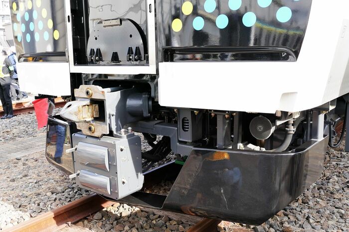 2段になった電気連結器