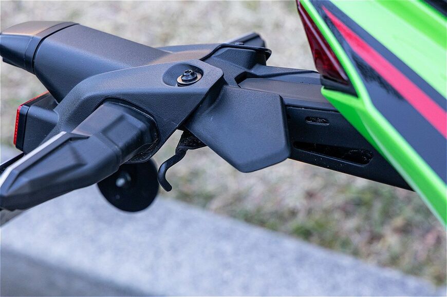 カワサキモータースジャパンのスーパースポーツモデル「Ninja ZX-4RR KRT EDTION」（写真：三木宏章）