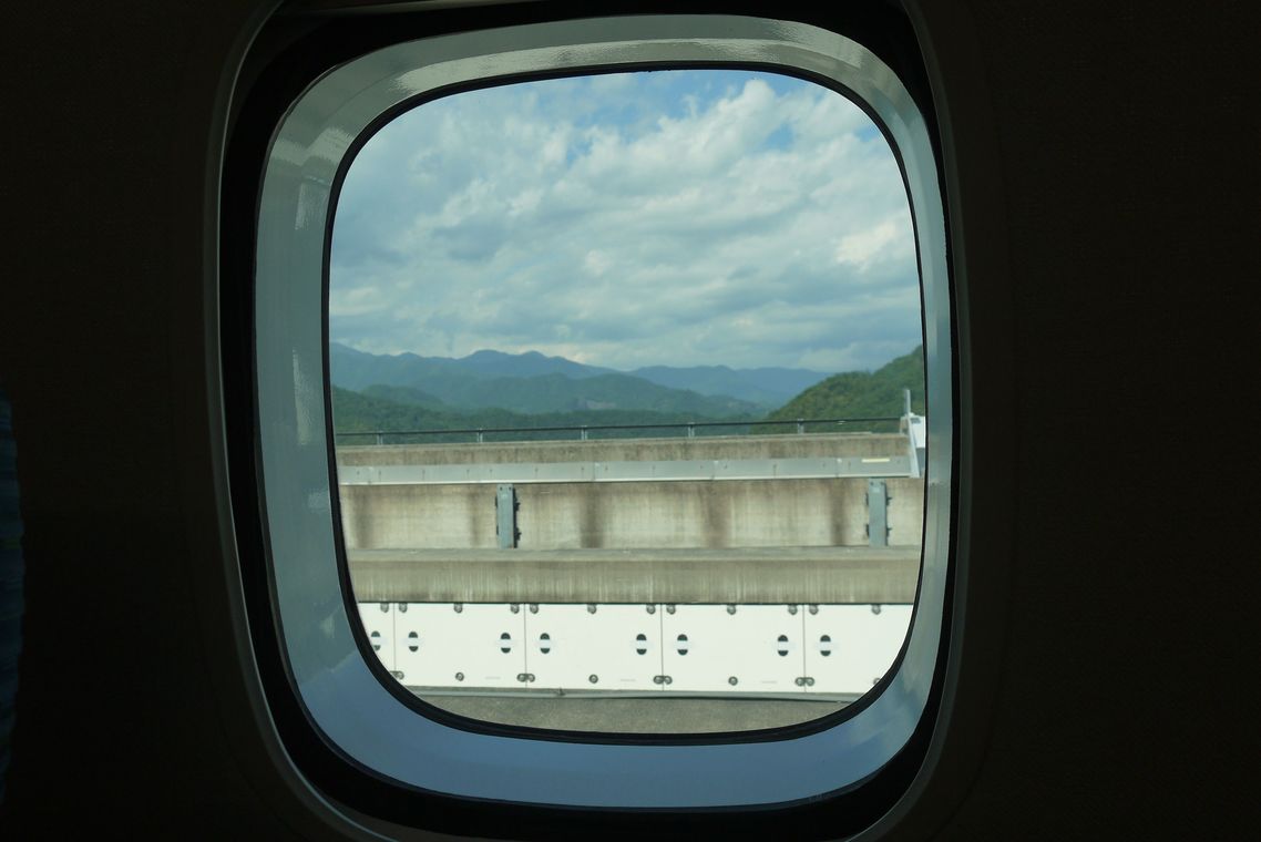 狭い窓。富士山も楽しめない？