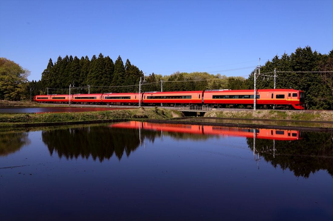 JRの東武乗り入れ用車両257系（撮影：南正時）