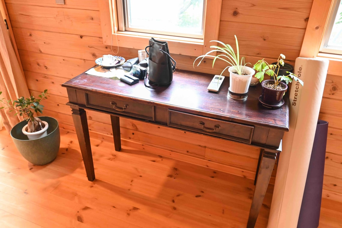 譲り受けたアンティークの机