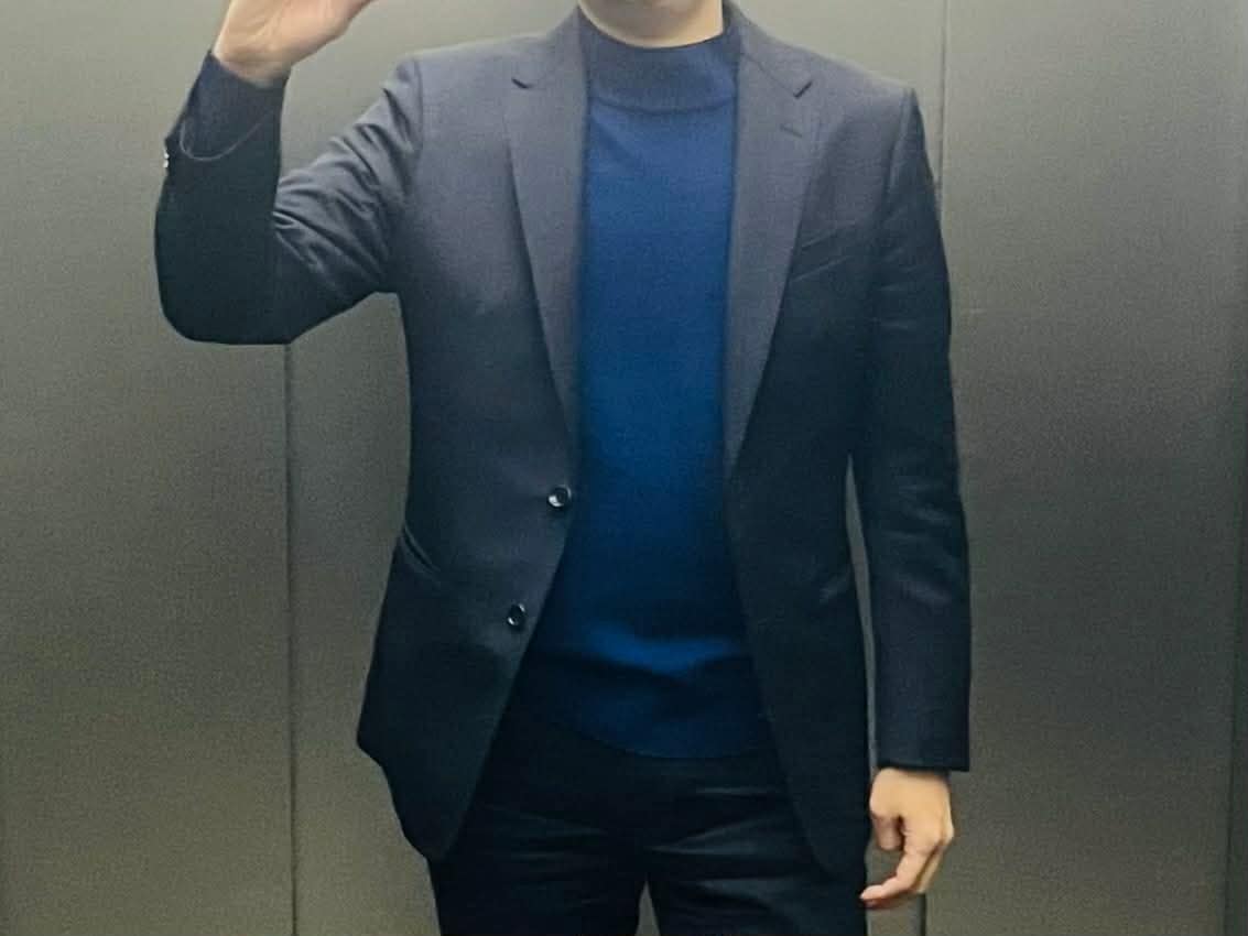 お腹まわりのシワが気にならないビジネスニット（写真：筆者撮影）