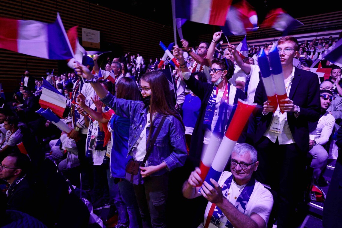 熱狂するフランスチームの応援大（写真：GL events/Bocuse d’Or 2021）