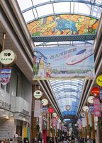新幹線と長崎市のベルナード観光通り