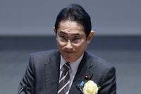 秋葉復興相が辞表提出､閣僚交代は改造後4人目 内閣改造｢少なくとも年末年始は考えていない｣