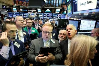 2日の米国株式市場は反落､金融株が軟調　