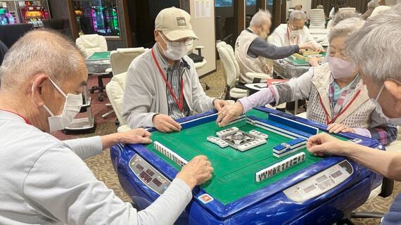 麻雀を楽しむ利用者の皆さん