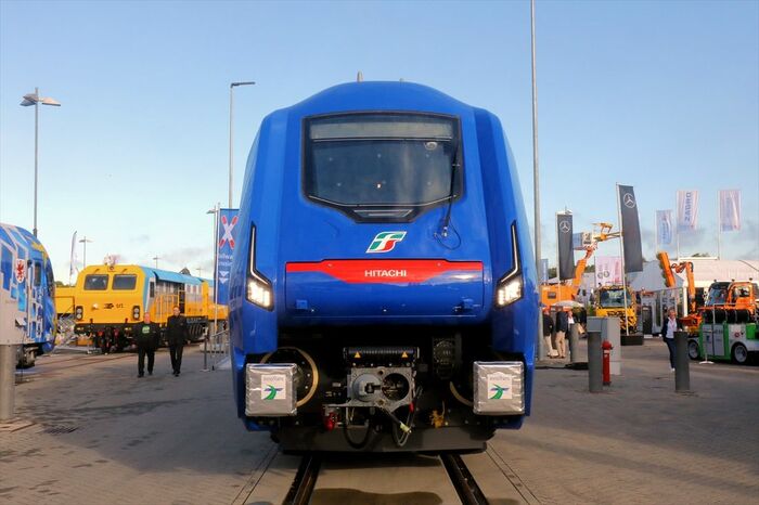 日立「ブルース」の前面