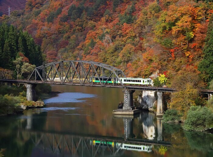 紅葉の第四只見川橋梁