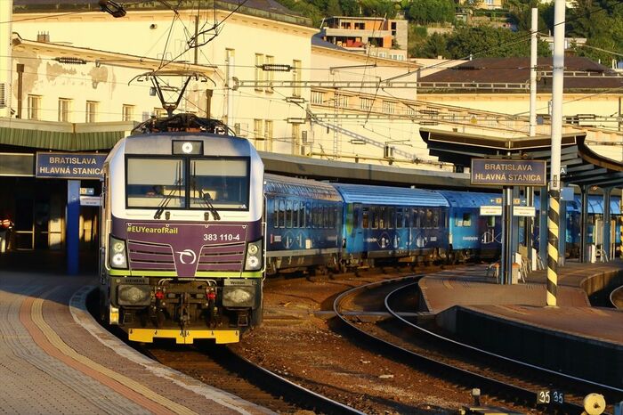 ハンガリーに向け発車するコネクティング・