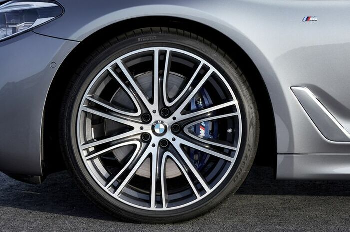 ビー・エム・ダブリュー 5シリーズ セダン｜BMW 5 Series Sedan