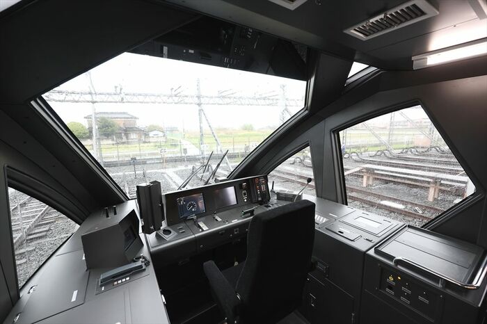 広々とした運転室内