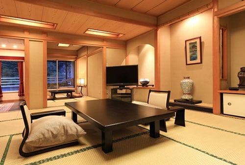 被害に遭った「湯守田中屋」。予約されていた露天風呂付き特別室の内装（写真：週刊女性PRIME）