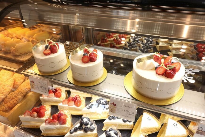 １シーズンで100万台のクリスマスデコレーションケーキを売っている（撮影：尾形文繁）