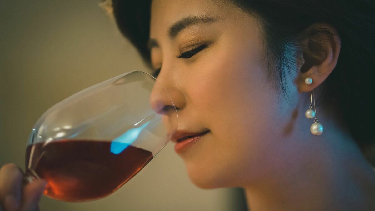 長生きする地域の人の｢酒の飲み方｣意外な共通点 赤ワインに含まれるポリフェノールの効果は？ | 健康 | 東洋経済オンライン