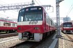 600形の「顔」は2100形や新1000形に