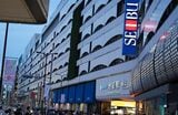 池袋西武は池袋駅東口のシンボルとして、長年多くの利用客に愛されてきた（記者撮影）