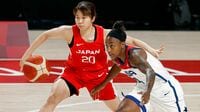 日本女子バスケが100以上もの陣形を用意した訳 五輪銀メダルに導いた男が手段を多様化した意味