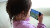 スマホは幼児に悪影響？理想の成育環境の整え方