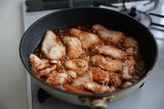 軽く煮詰めた鶏むね肉