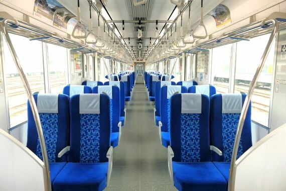 東武50090 クロスシート 車内