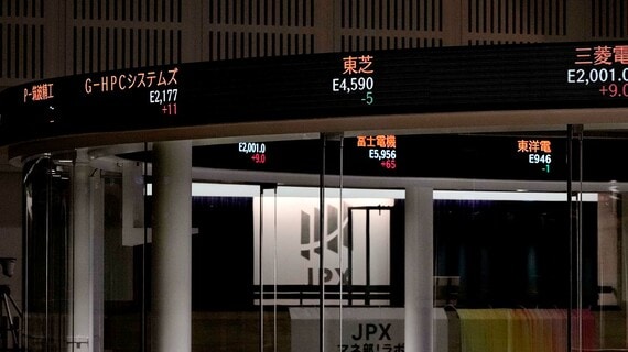 東証内に表示された東芝の株価