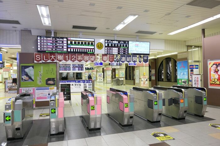 2階にある正面改札口