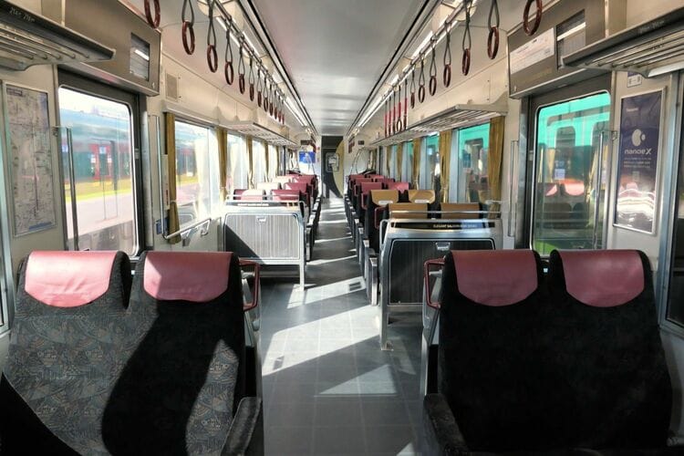 画像 | 京阪8000系｢プレミアムカー｣だけでない贅沢空間 優先席も