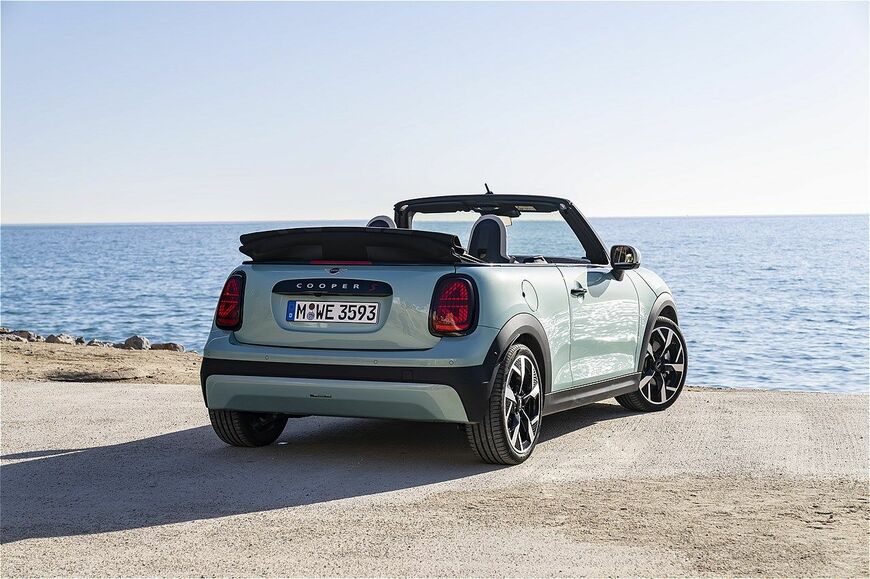 MINI（ミニ）の新型「ミニ・クーパー・コンバーチブルS」（写真：MINI）