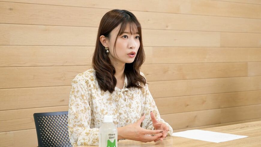 インタビュー時の西澤由夏アナ（撮影：梅谷秀司）