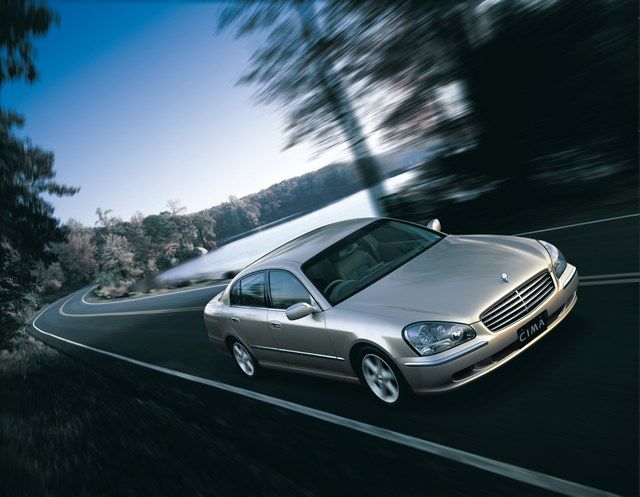 2001年、日産の4代目シーマ（写真：日産自動車）