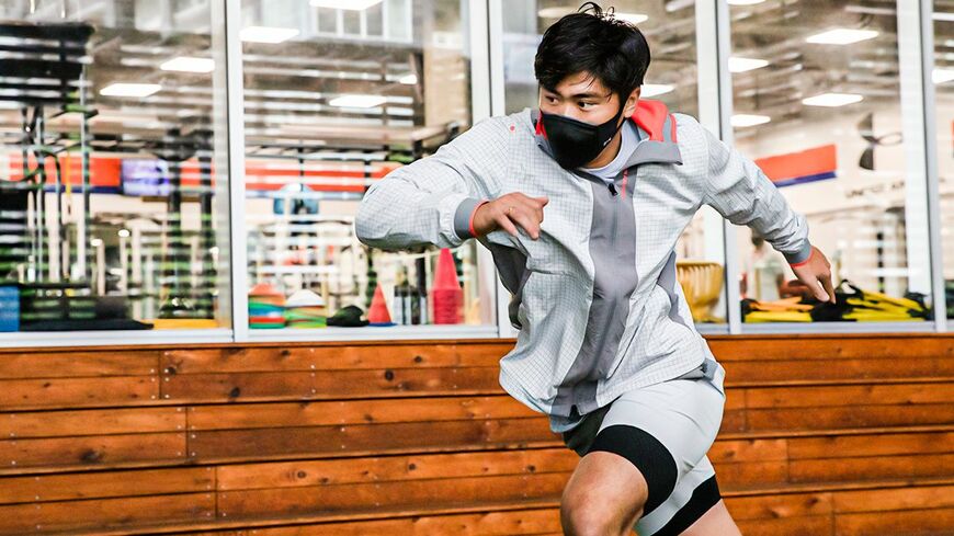 アンダーアーマーのマスク爆売れの背景を取材しました。アメフト、ボブスレーの二刀流アスリート・栗原嵩選手も使用（写真：アンダーアーマー提供）