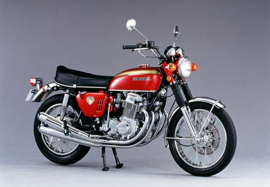 伝統の4気筒400ccモデル復活に歓喜､ホンダ｢CB400スーパーフォア