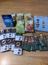 逆に、日本でバラ撒く用に、現地のお菓子を購入することも多い。写真は東ヨーロッパ・ジョージアで買ったお土産（筆者撮影）