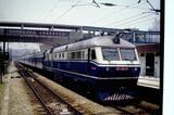中国本土と香港を結ぶ「直通車」。中国国鉄のDF11形が牽引する編成だ＝1997年5月（筆者撮影）