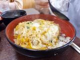 実家帰省時に井手ちゃんぽんを再訪。筆者の娘は親子丼を注文。やわらかな鶏と卵がふんわりとろとろ。親子丼も、うまい！（筆者撮影）