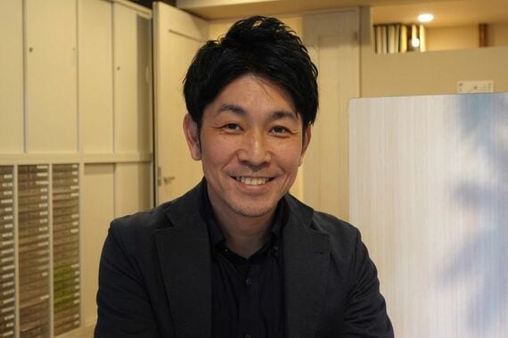 笑顔の仲村友則さん